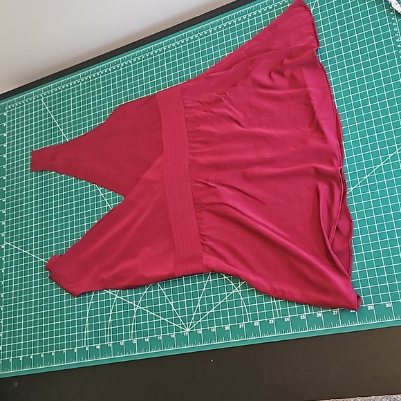 red/burgundy Elie tahari deep v tank size medium - Picture 2 of 2